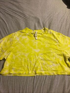Lululemon Yellow and White Tie-Dye Tee crop